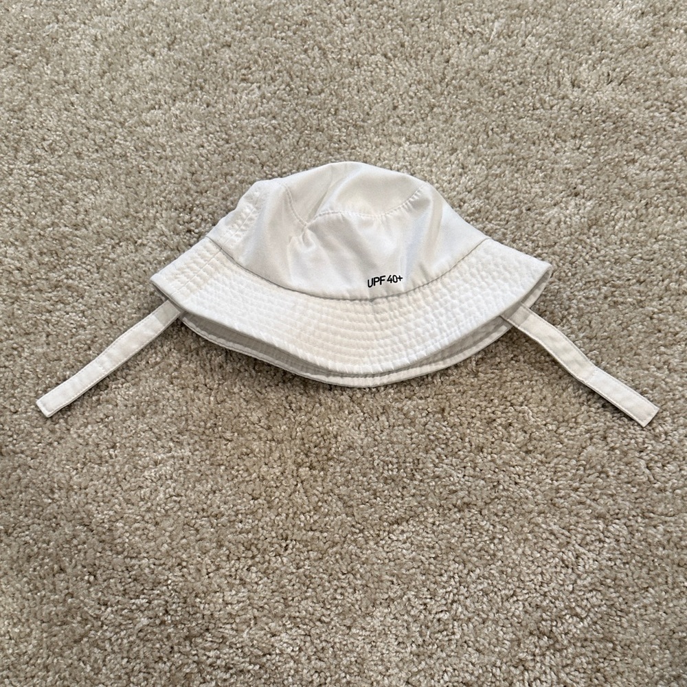 Nike Kids White UPF 40+ Sun Hat